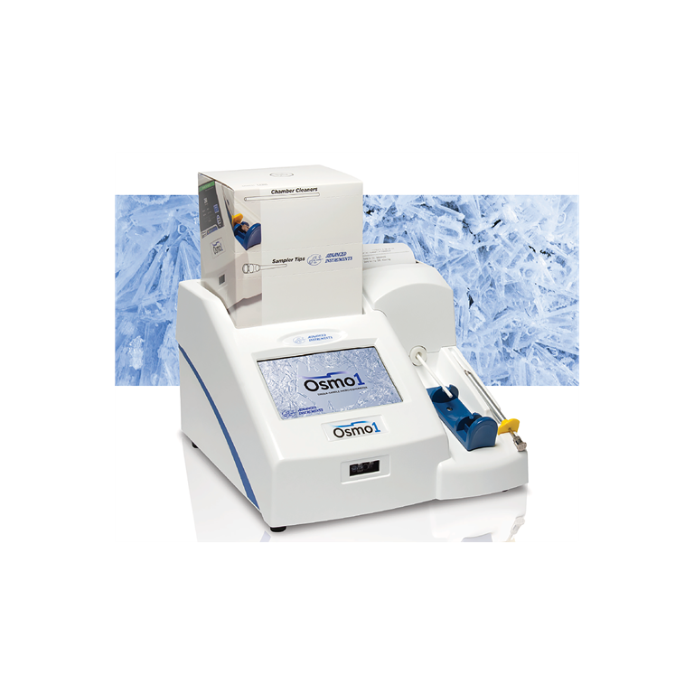 Osmo1 mikro-osmometer, et laboratorieinstrument med en skjerm og tilbehør, plassert foran en bakgrunn av iskrystaller.