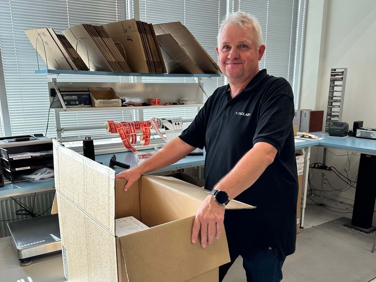 Jim gjenbruker pappesker på lageret